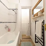Daire Gesztenyes Backpackers *